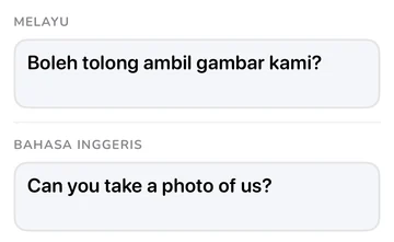 Panel frasa dengan frasa Bahasa Melayu dan terjemahan Bahasa Inggerisnya “Can you take a photo of us?”